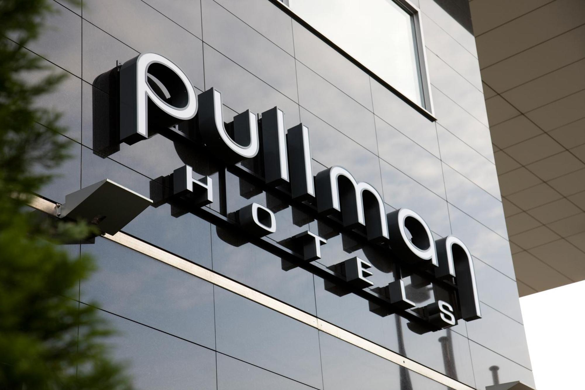 Pullman Cologne Hotel Exterior foto